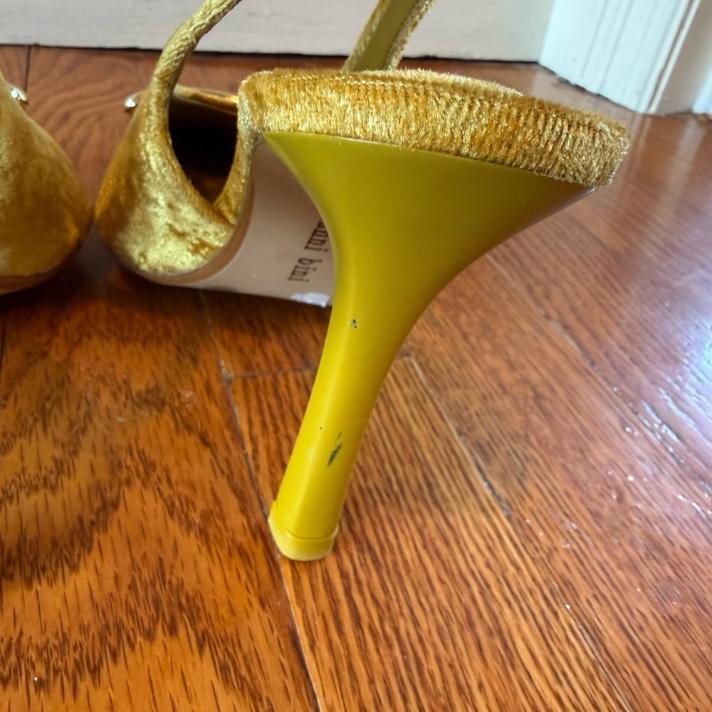 Gianni Bini Jalen Gold Velvet Slingback Pumps - Picture 7 of 7